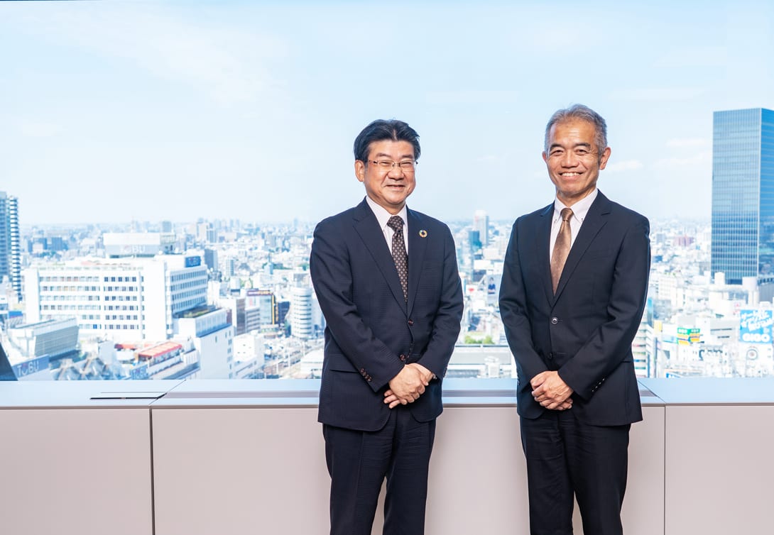 池袋の街を望む西武ホールディングス本社にて